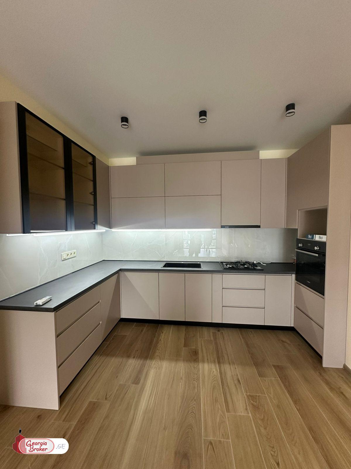 იყიდება ახალი გარემონტებული 3 ოთახიანი ბინა